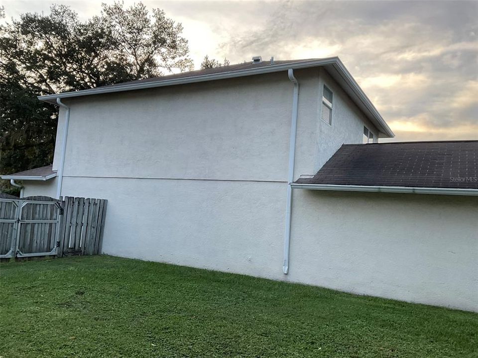 Active With Contract: $285,000 (3 beds, 2 baths, 1690 Square Feet)