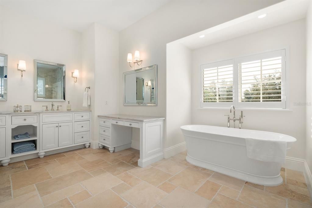 For Sale: $2,250,000 (3 beds, 3 baths, 2932 Square Feet)