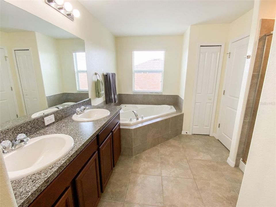 En Venta: $390,000 (5 camas, 3 baños, 2455 Pies cuadrados)