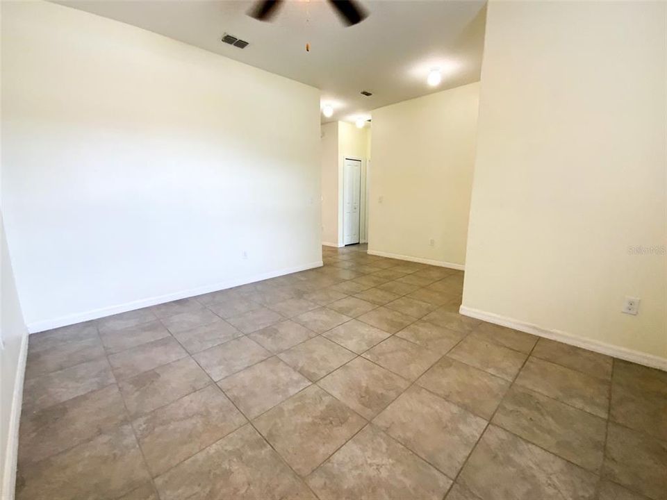 En Venta: $390,000 (5 camas, 3 baños, 2455 Pies cuadrados)