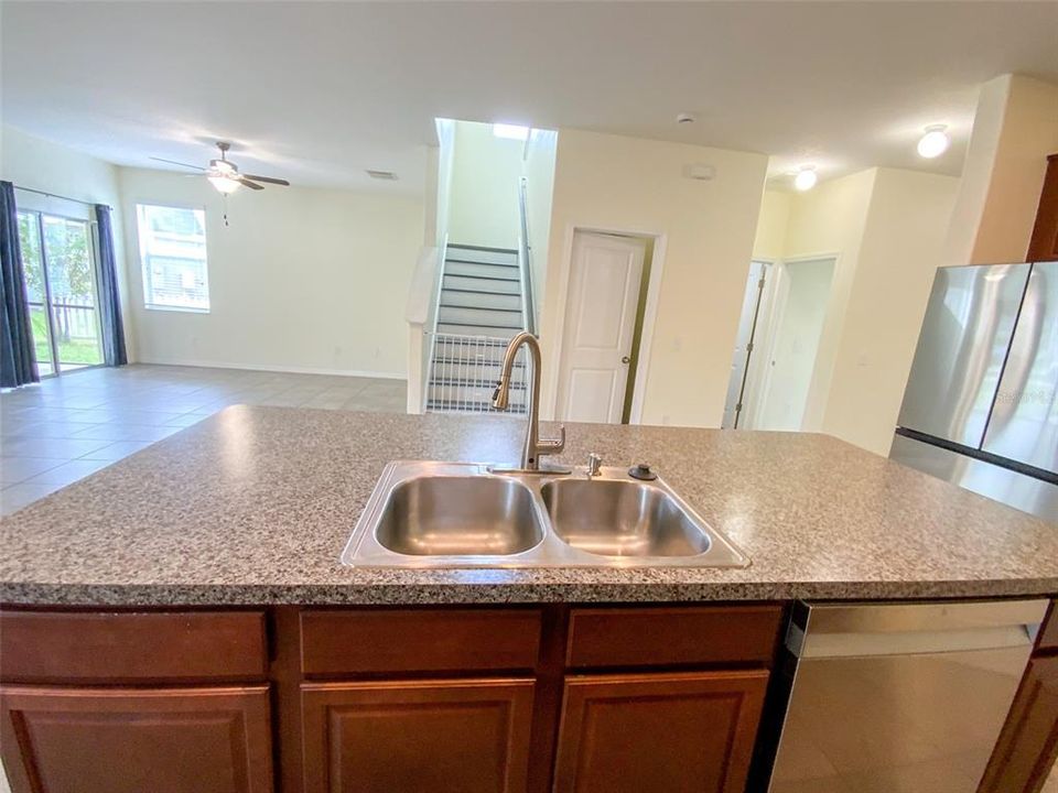 En Venta: $390,000 (5 camas, 3 baños, 2455 Pies cuadrados)