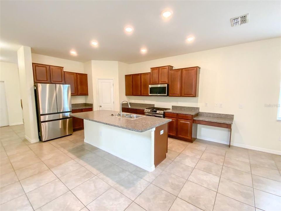 En Venta: $390,000 (5 camas, 3 baños, 2455 Pies cuadrados)