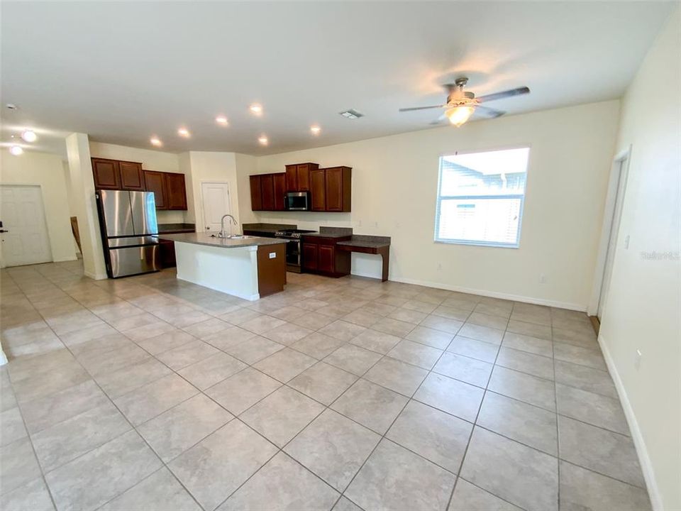 En Venta: $390,000 (5 camas, 3 baños, 2455 Pies cuadrados)