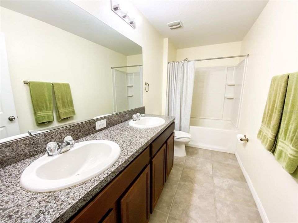 En Venta: $390,000 (5 camas, 3 baños, 2455 Pies cuadrados)