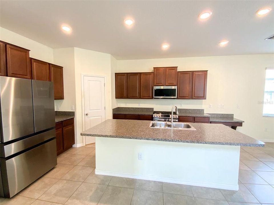 En Venta: $390,000 (5 camas, 3 baños, 2455 Pies cuadrados)