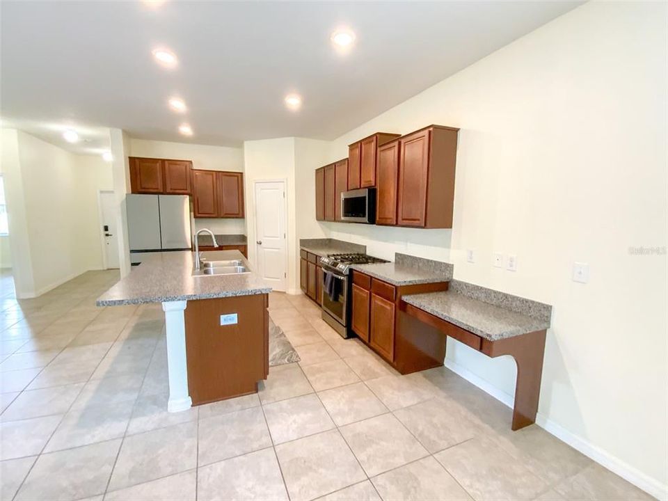 En Venta: $390,000 (5 camas, 3 baños, 2455 Pies cuadrados)