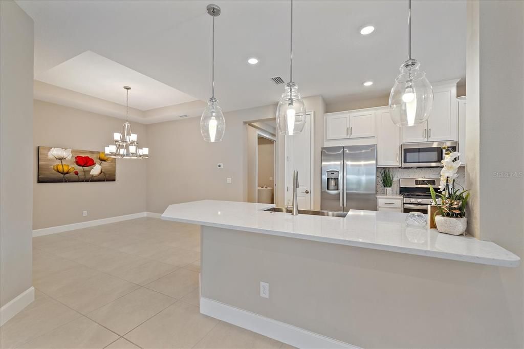 合同活跃: $435,000 (2 贝兹, 2 浴室, 1533 平方英尺)