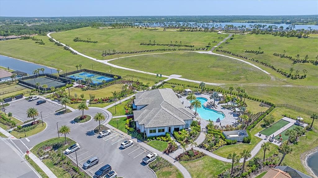 合同活跃: $435,000 (2 贝兹, 2 浴室, 1533 平方英尺)