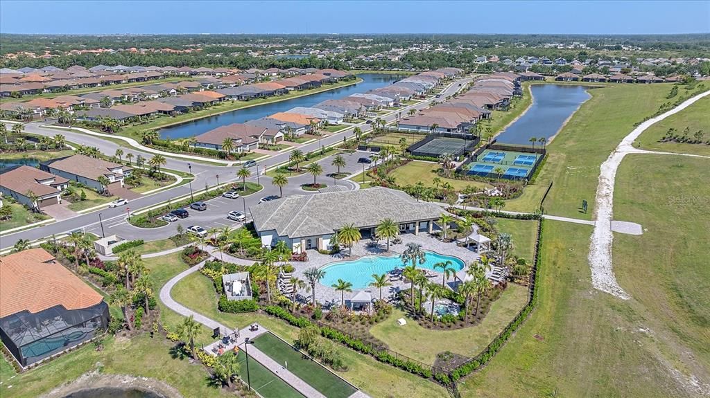 合同活跃: $435,000 (2 贝兹, 2 浴室, 1533 平方英尺)