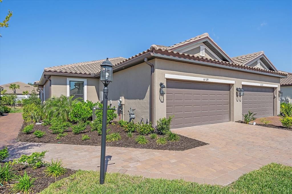 合同活跃: $435,000 (2 贝兹, 2 浴室, 1533 平方英尺)