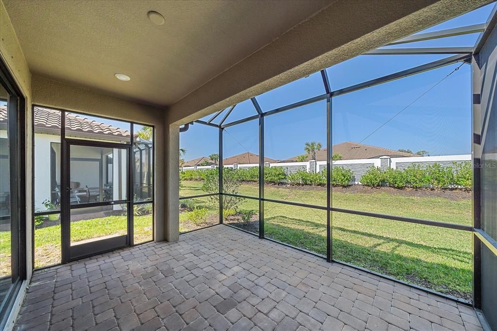 合同活跃: $435,000 (2 贝兹, 2 浴室, 1533 平方英尺)