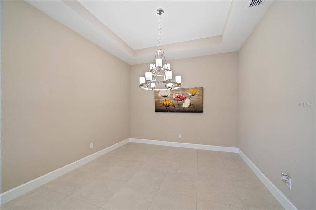 合同活跃: $435,000 (2 贝兹, 2 浴室, 1533 平方英尺)