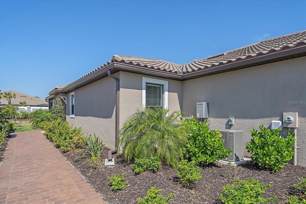 合同活跃: $435,000 (2 贝兹, 2 浴室, 1533 平方英尺)