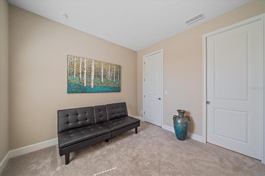 合同活跃: $435,000 (2 贝兹, 2 浴室, 1533 平方英尺)