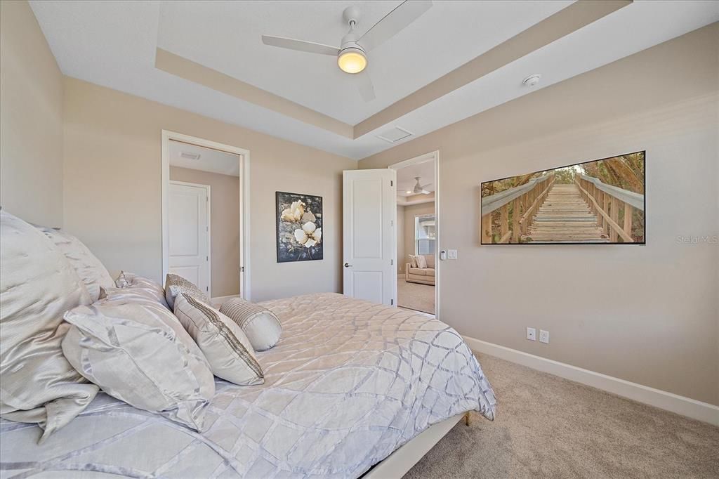 合同活跃: $435,000 (2 贝兹, 2 浴室, 1533 平方英尺)