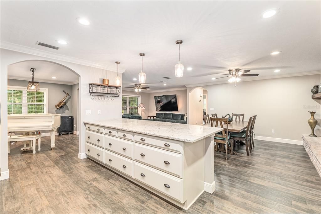 For Sale: $820,000 (3 beds, 3 baths, 2653 Square Feet)