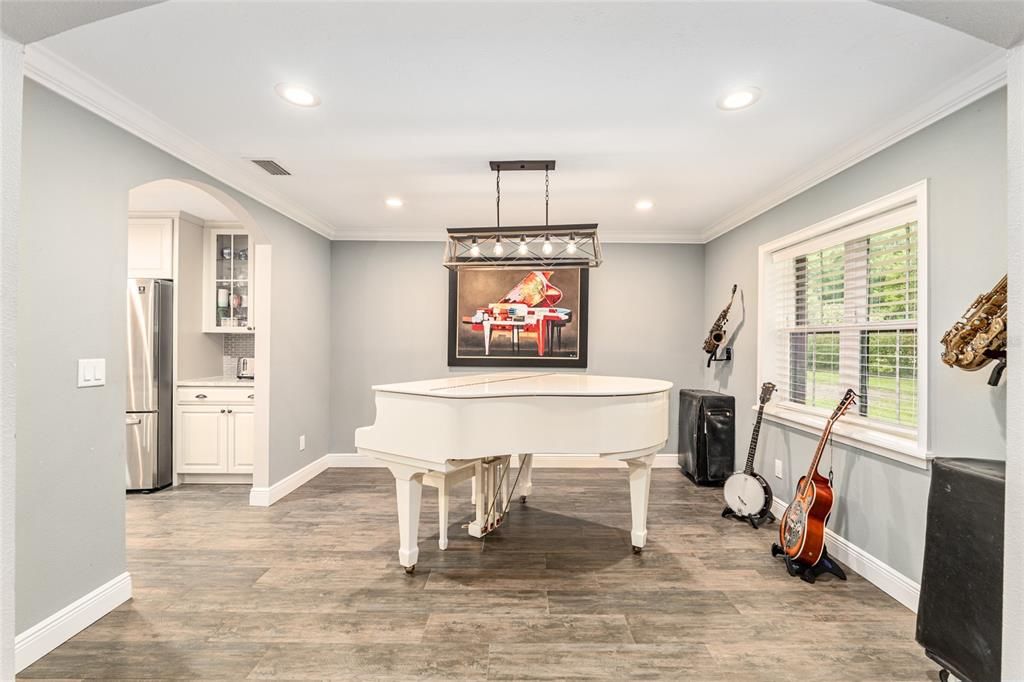 For Sale: $820,000 (3 beds, 3 baths, 2653 Square Feet)