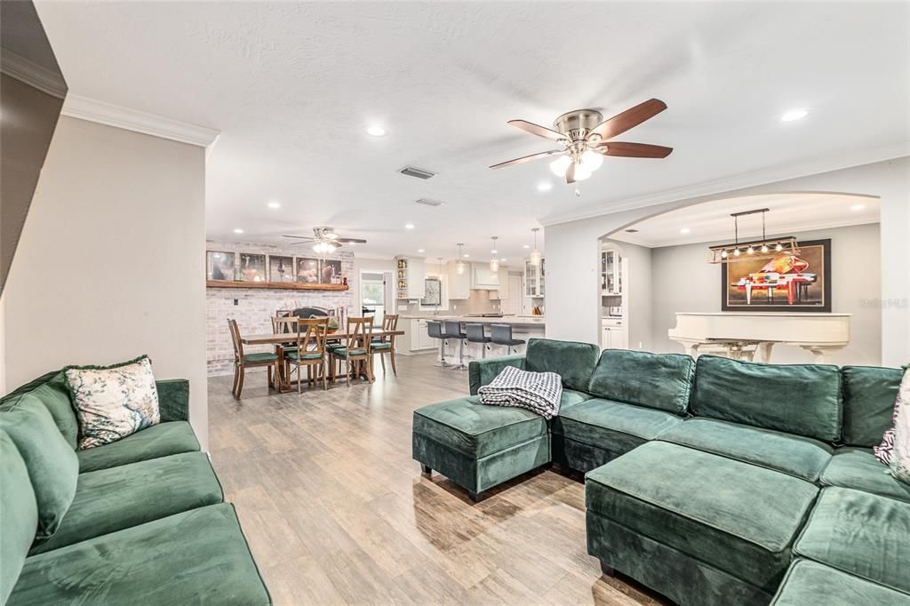 For Sale: $820,000 (3 beds, 3 baths, 2653 Square Feet)