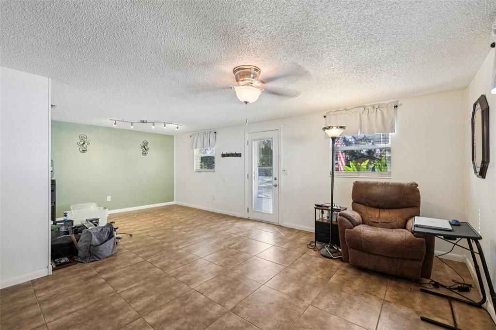 En Venta: $314,900 (3 camas, 2 baños, 1076 Pies cuadrados)