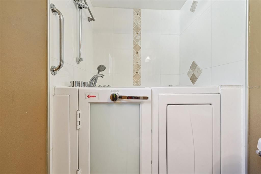 En Venta: $314,900 (3 camas, 2 baños, 1076 Pies cuadrados)