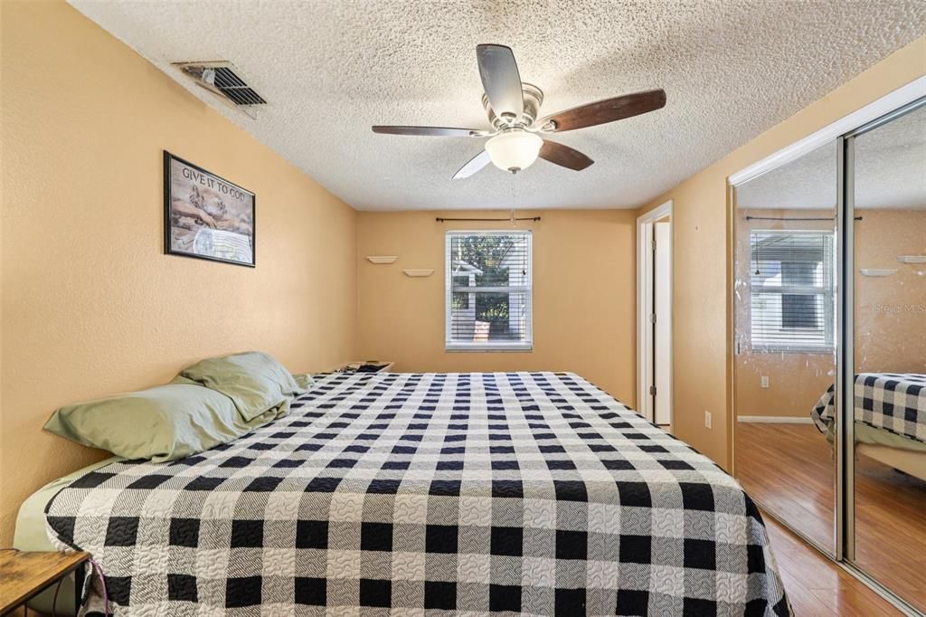 En Venta: $314,900 (3 camas, 2 baños, 1076 Pies cuadrados)