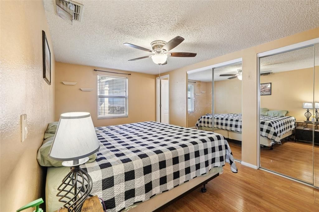 En Venta: $314,900 (3 camas, 2 baños, 1076 Pies cuadrados)