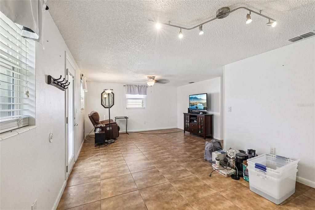 En Venta: $314,900 (3 camas, 2 baños, 1076 Pies cuadrados)