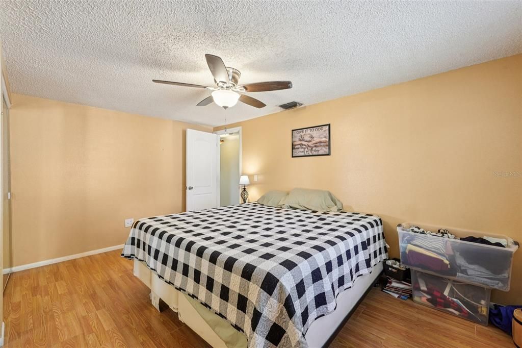 En Venta: $314,900 (3 camas, 2 baños, 1076 Pies cuadrados)