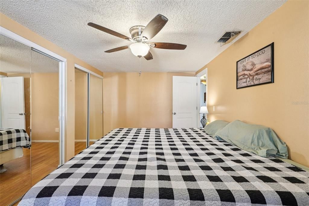 En Venta: $314,900 (3 camas, 2 baños, 1076 Pies cuadrados)