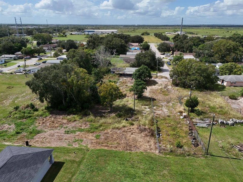 На продажу: $26,000 (0.27 acres)