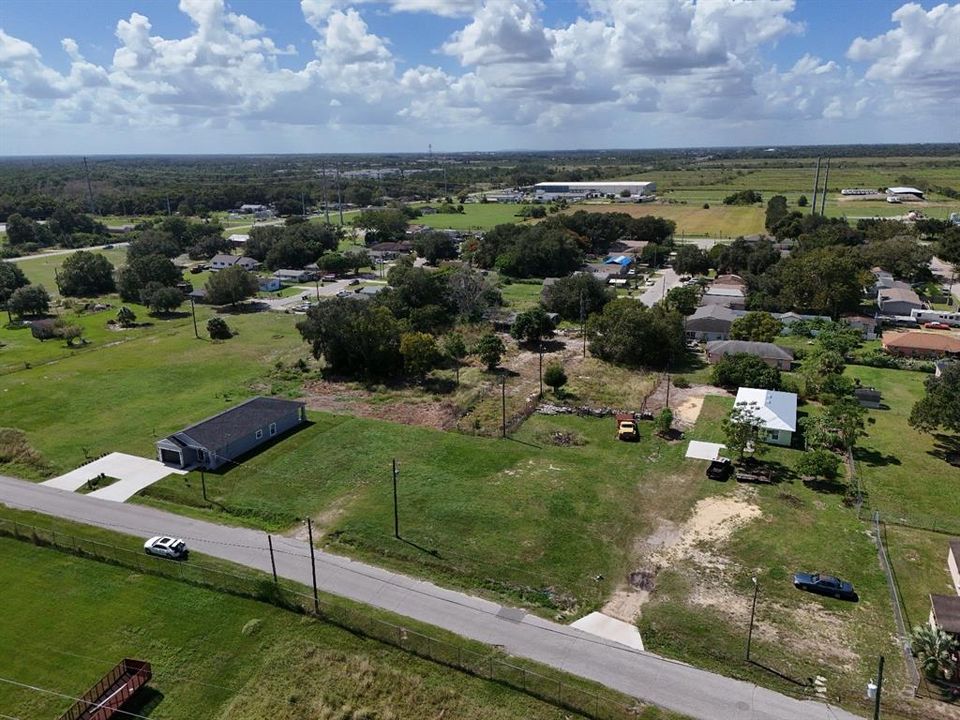 На продажу: $26,000 (0.27 acres)