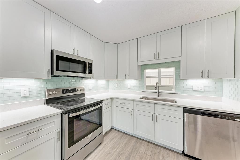 For Sale: $440,000 (2 beds, 2 baths, 1023 Square Feet)