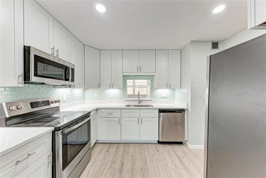 For Sale: $440,000 (2 beds, 2 baths, 1023 Square Feet)