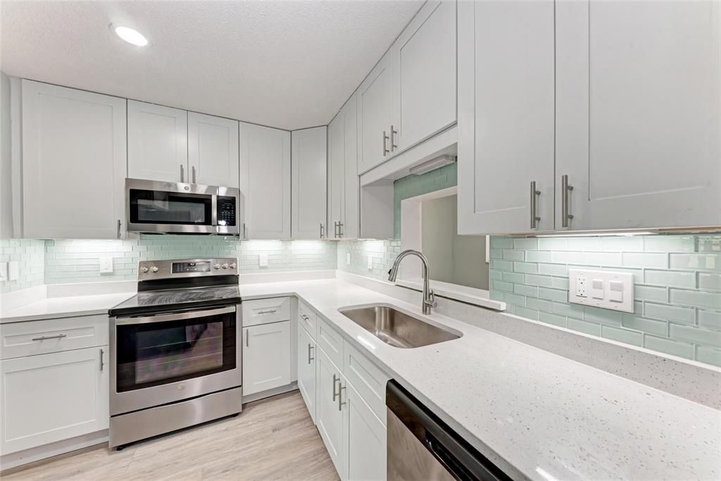 For Sale: $440,000 (2 beds, 2 baths, 1023 Square Feet)