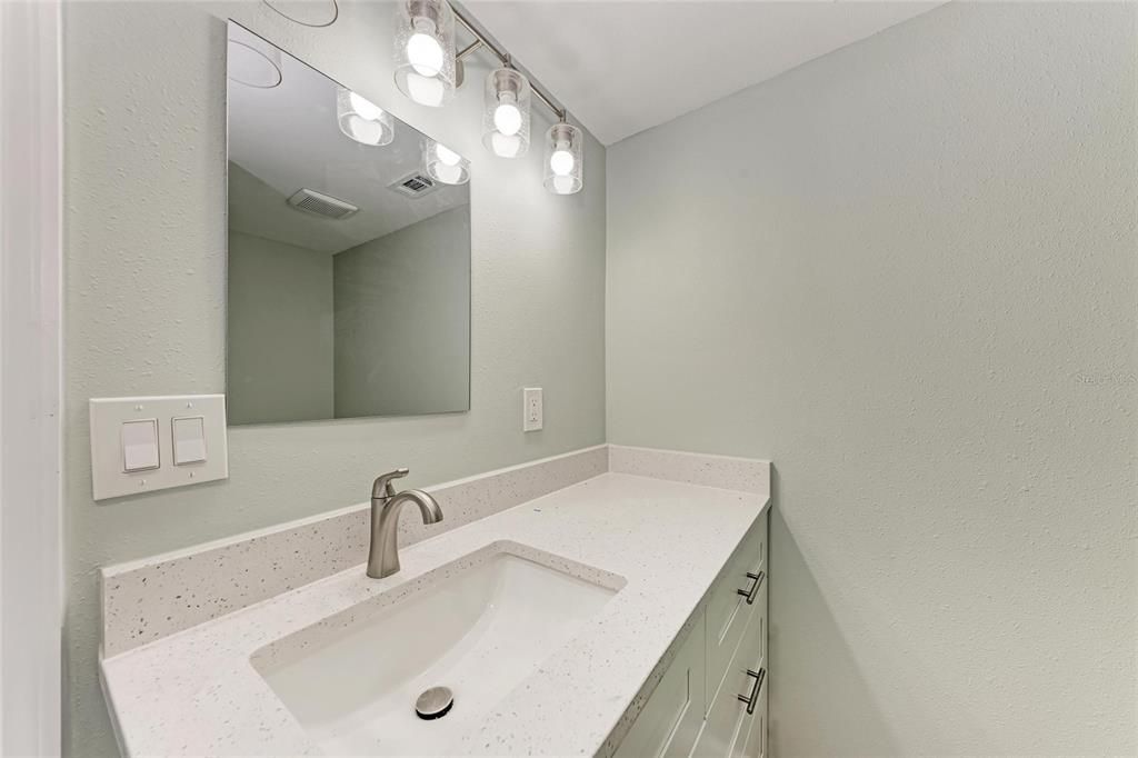 For Sale: $440,000 (2 beds, 2 baths, 1023 Square Feet)