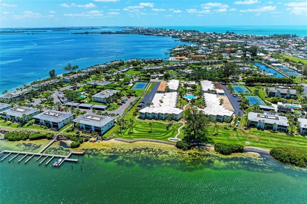 For Sale: $440,000 (2 beds, 2 baths, 1023 Square Feet)