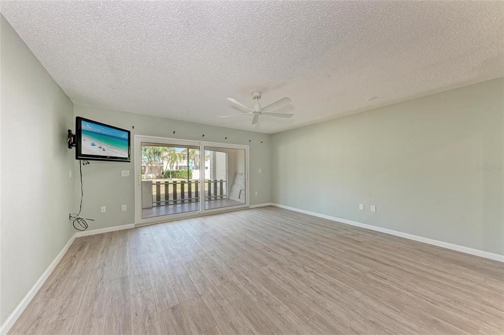 For Sale: $440,000 (2 beds, 2 baths, 1023 Square Feet)