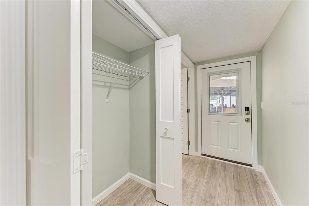 For Sale: $440,000 (2 beds, 2 baths, 1023 Square Feet)