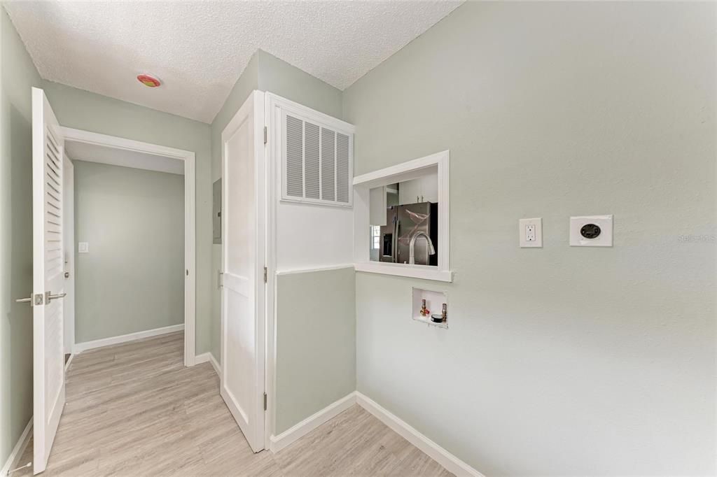 For Sale: $440,000 (2 beds, 2 baths, 1023 Square Feet)