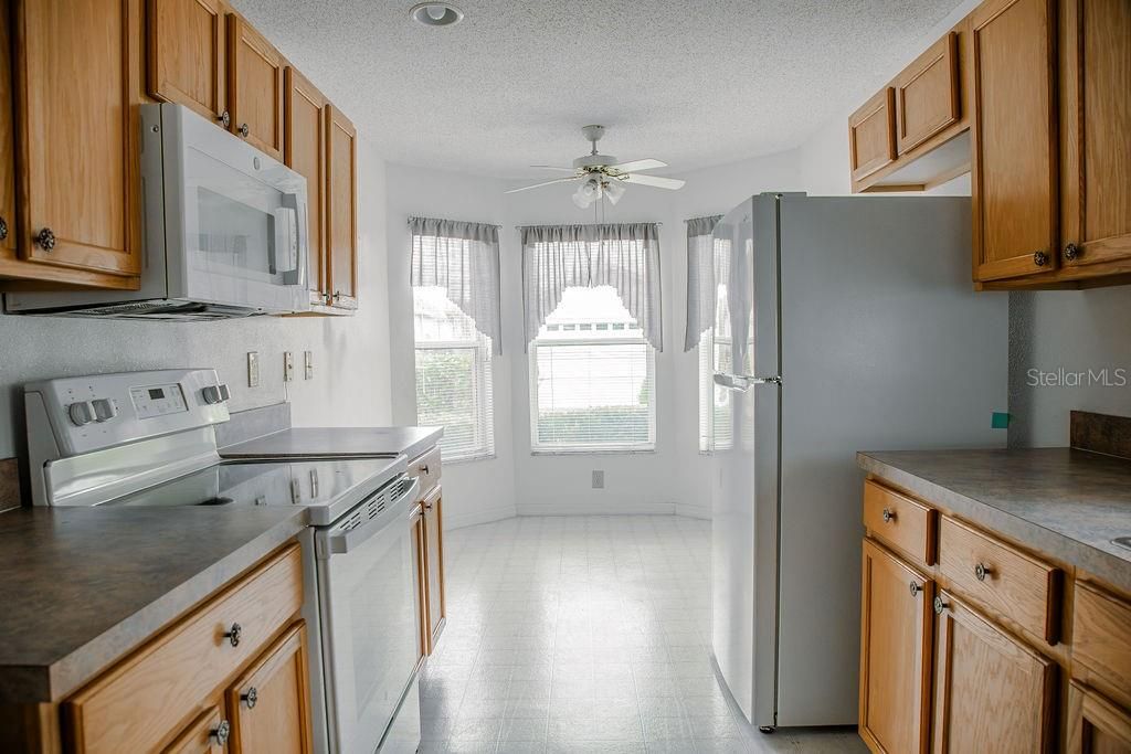 For Sale: $229,900 (2 beds, 2 baths, 1321 Square Feet)