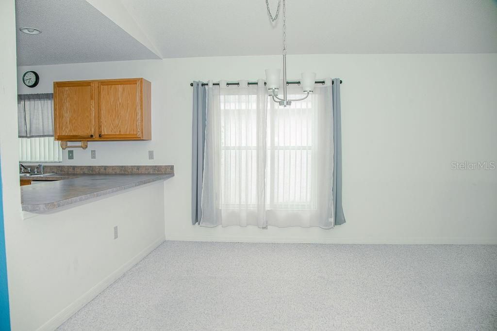 For Sale: $229,900 (2 beds, 2 baths, 1321 Square Feet)