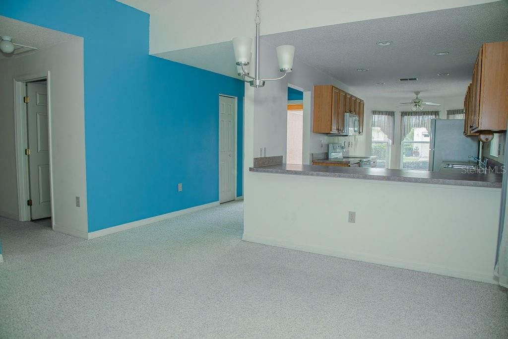 For Sale: $229,900 (2 beds, 2 baths, 1321 Square Feet)