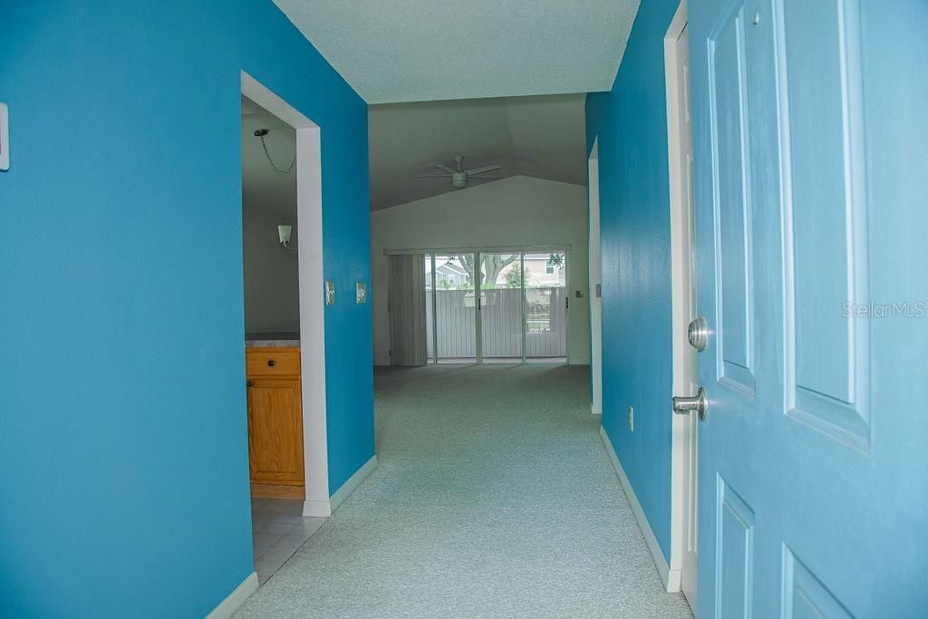 For Sale: $229,900 (2 beds, 2 baths, 1321 Square Feet)