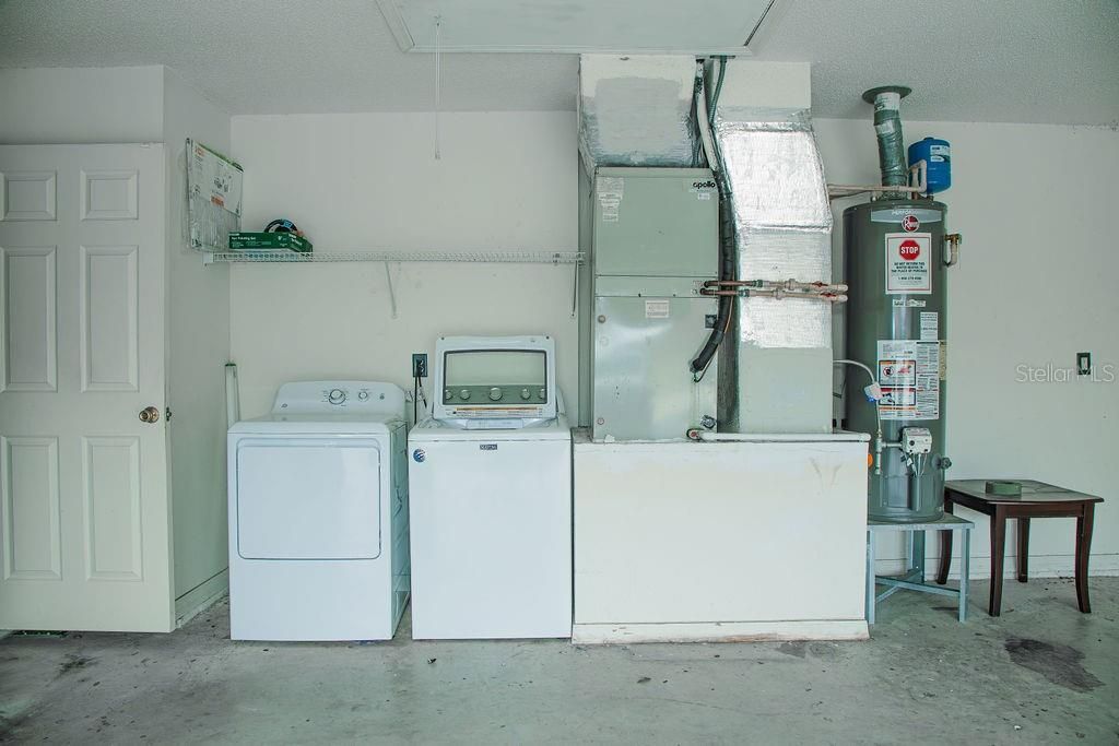 For Sale: $229,900 (2 beds, 2 baths, 1321 Square Feet)