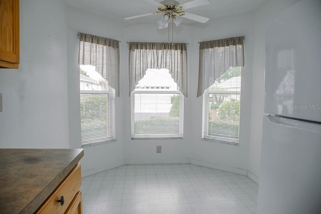 For Sale: $229,900 (2 beds, 2 baths, 1321 Square Feet)