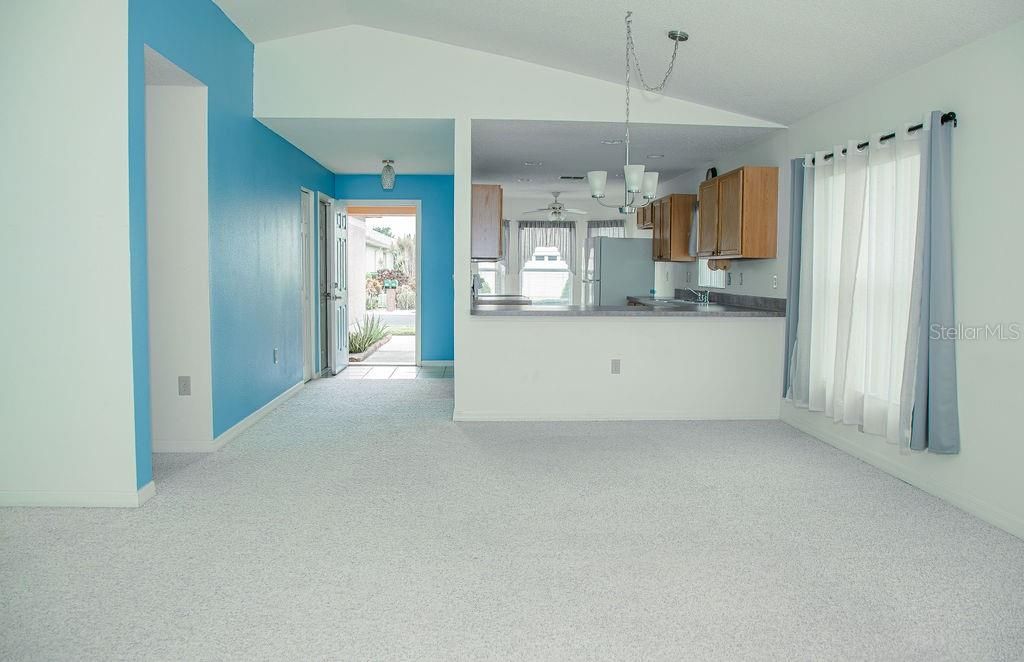 For Sale: $229,900 (2 beds, 2 baths, 1321 Square Feet)