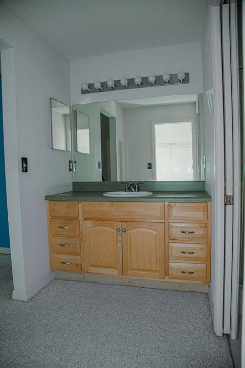 For Sale: $229,900 (2 beds, 2 baths, 1321 Square Feet)