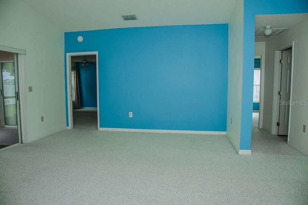 For Sale: $229,900 (2 beds, 2 baths, 1321 Square Feet)