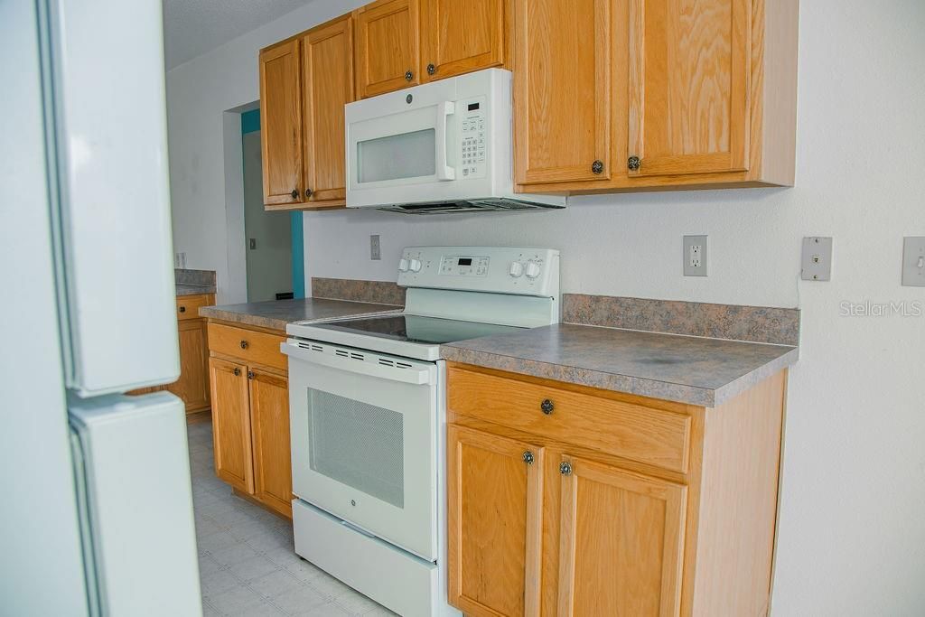For Sale: $229,900 (2 beds, 2 baths, 1321 Square Feet)