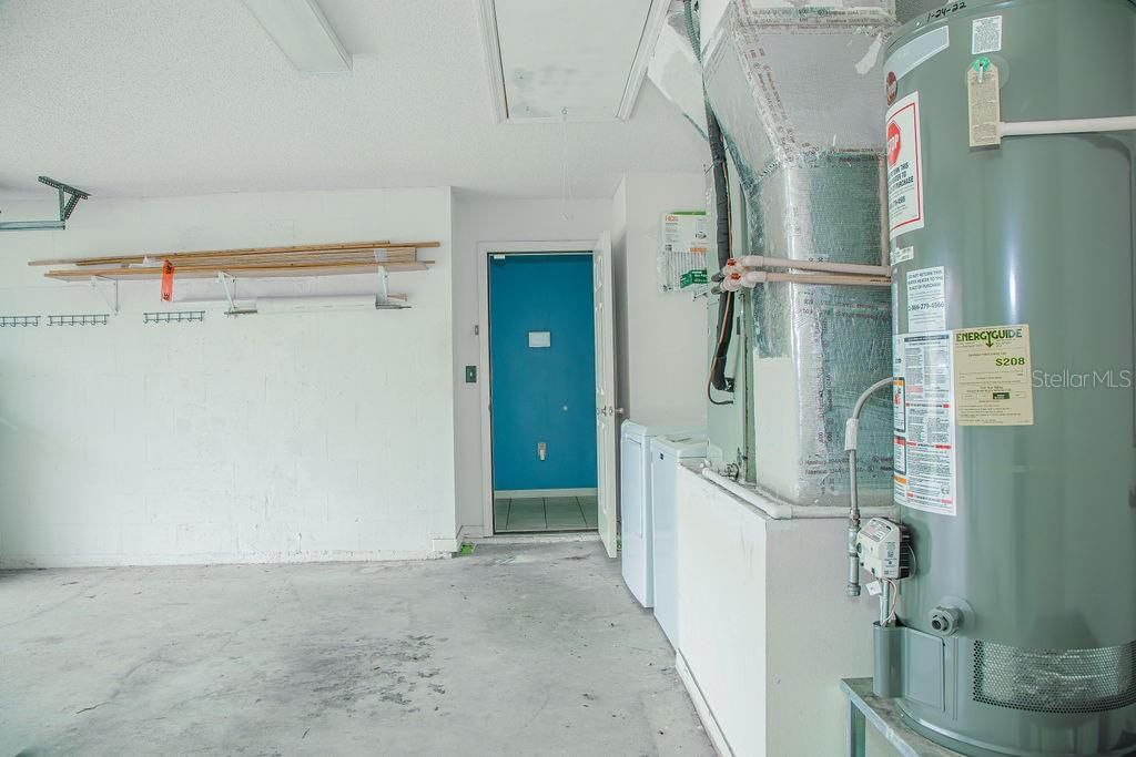 For Sale: $229,900 (2 beds, 2 baths, 1321 Square Feet)